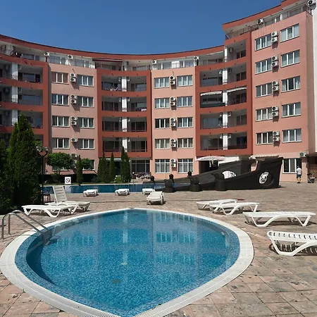 Amartman Primo U - Elenite Apartment